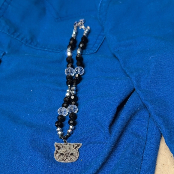 Black and Silver Grumpy Kitty Pendant Necklace - Picture 1 of 3